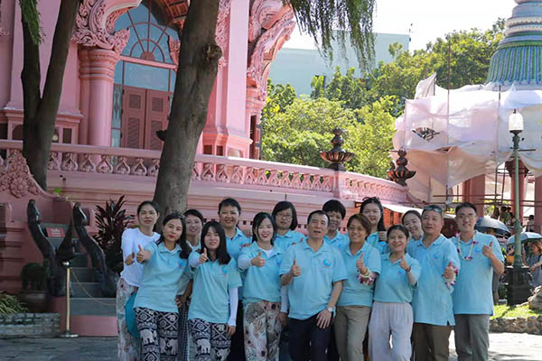 Familja Charmlite në Muzeun Erawan